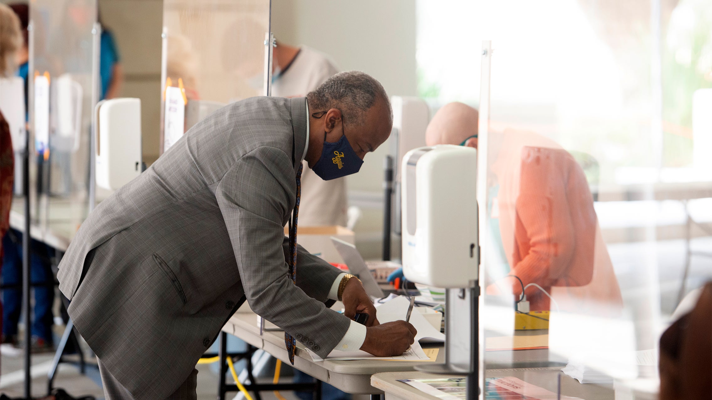 Chancellor May completes paperwork at the campus’s first COVID-19 testing kiosk, September 2020. The kiosk became a model for Healthy Davis Together testing sites in the community.