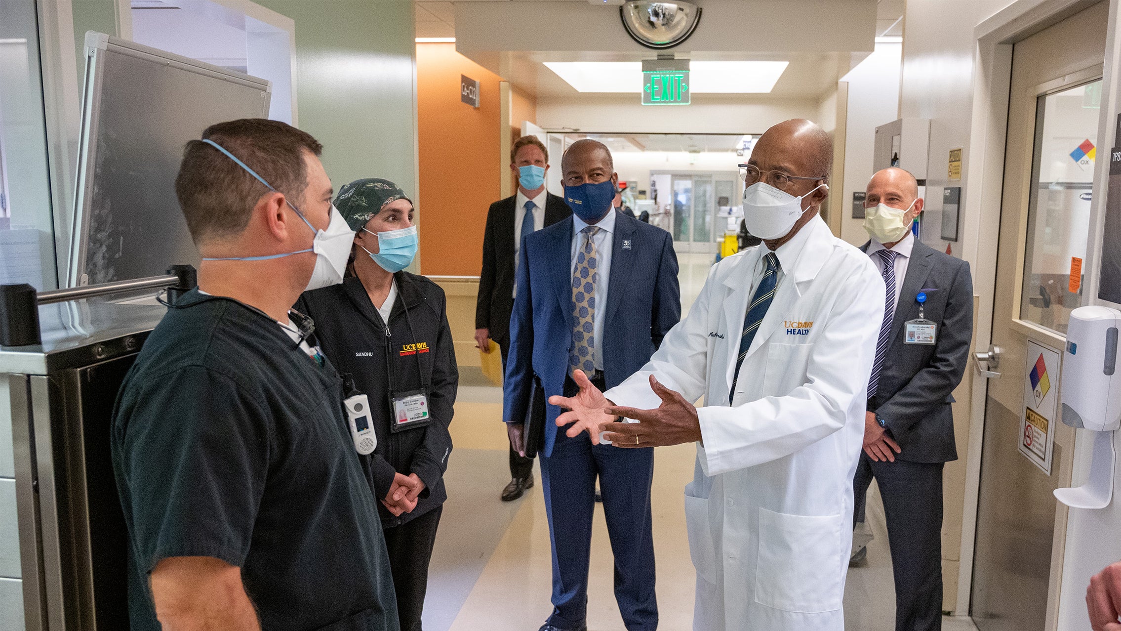 Chancellor May visits the UC Davis Medical Center with UC President Michael V. Drake, a physician, in white coat, September 2021, amid the pandemic.