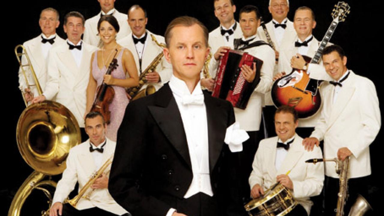 Photo: Max Raabe and Palast Orchester