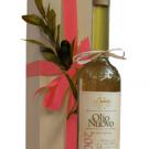 The university packaged Olio Nuovo in gift boxes with red ribbons and silk olive branches.