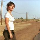 Lili (Romane Bohringer) arrives in Senegal in the film Lili et le baobab.